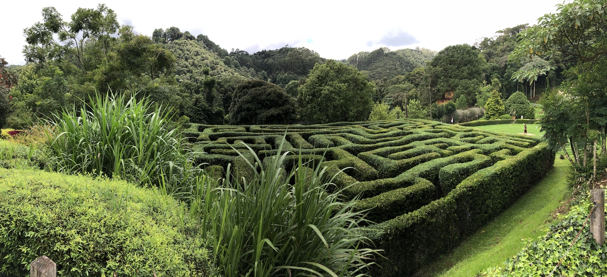 Labirintos verdes no Parque Amantikir em Campos do Jordão