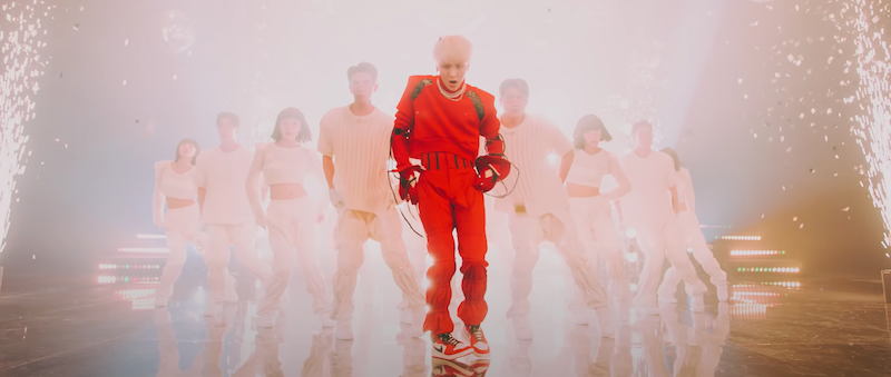 Key (SHINee) em cena do MV de Bad Love