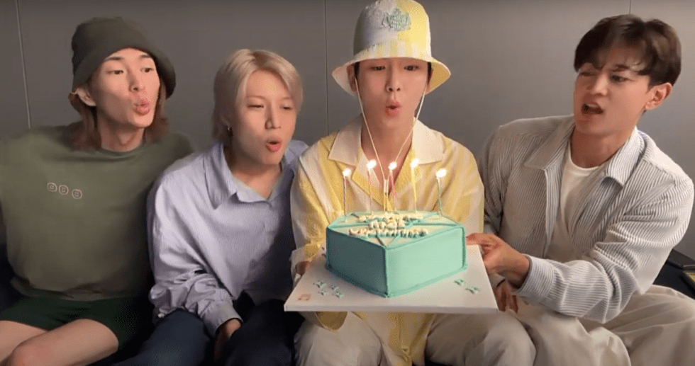 SHINee Day: live com Onew, Taemin, Key e Minho em comemoração aos 15 anos de SHINee com bolo no momento de soprar as velas
