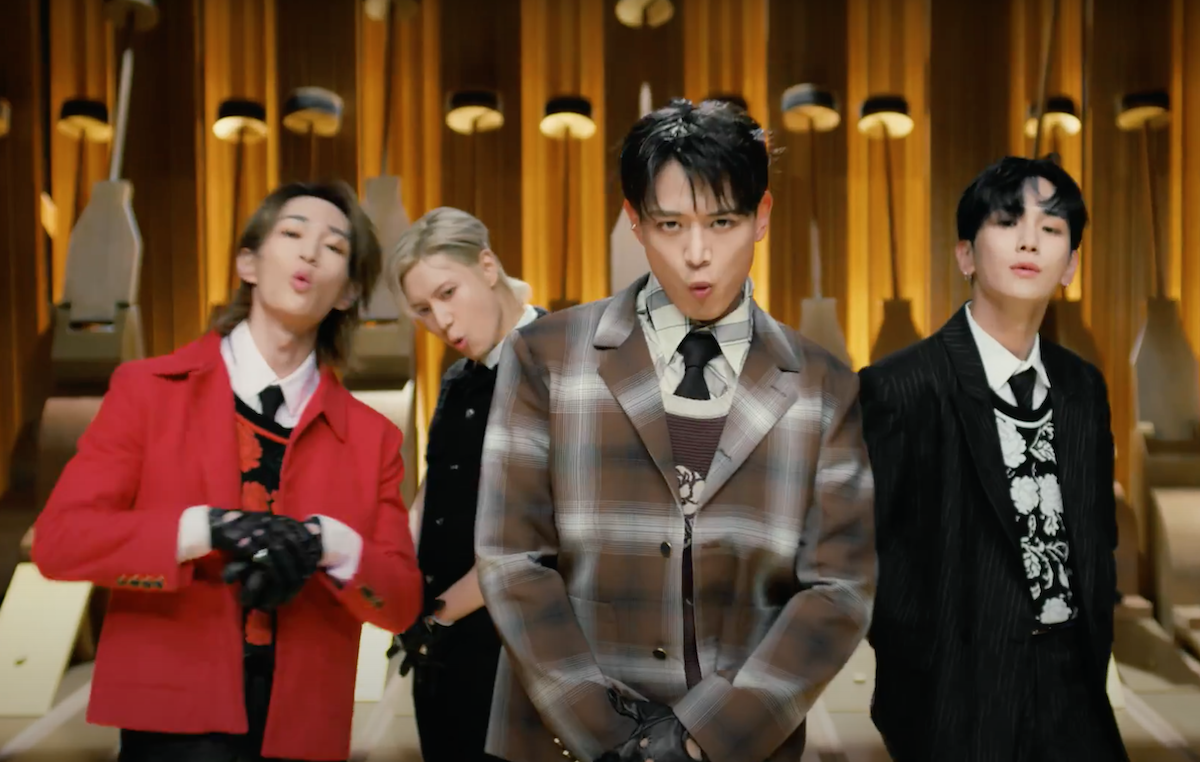 Onew, Taemin, Minho e Key no MV do álbum HARD, mais novo disco do SHINee