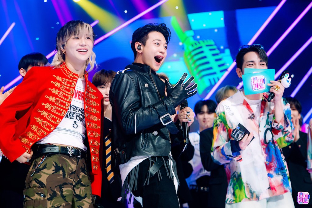 SHINee Taemin, Minho e Key durante premiação em um dos programas coreanos pela música HARD