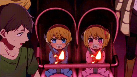 Cena do anime Oshi no Ko com a dança dos gêmeos Aqua e Ruby durante show da idol Ai