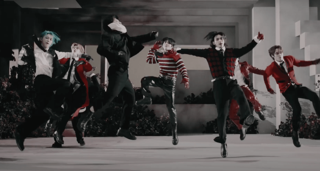 MV Social Path Stray Kids Coreografia
