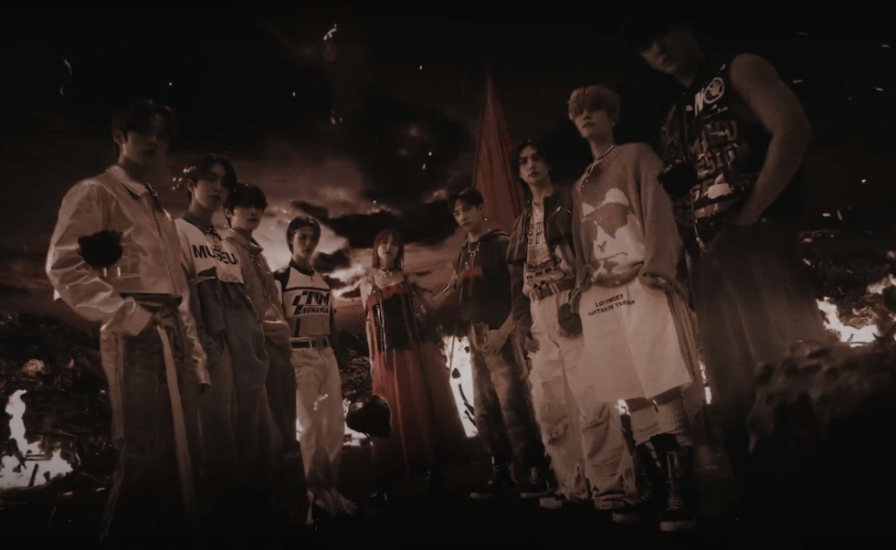 Trecho final do MV de "Social Path" com a reunião de Spray Kids e LiSA