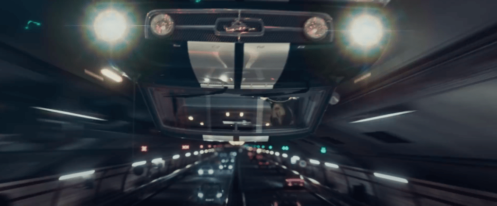 Cena do MV de "Chasing That Feeling" do álbum The Name Chapter: FREEFALL do TXT com Beomgyu