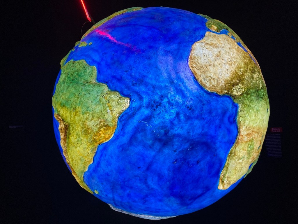 Imagem da Terra em exibição no Museu da Nasa em Canela