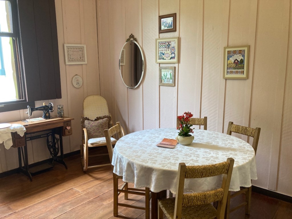 Sala de Costura na Casa da Dona Ivonne no Pé da Cascata do Caracol
