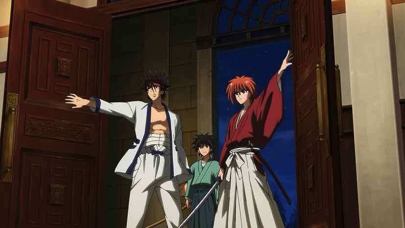 Cena do remake de Rurouni Kenshin com Sano, Yahiko e Kenshin abrindo a porta da mansão para enfrentar o Oniwabanshu