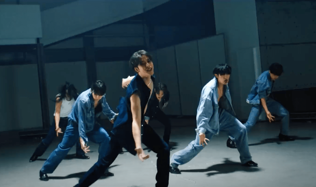 Cena do MV de "dOpamine" do álbum Things I Can't Say I Love com os membros do OnlyOneOf dançando