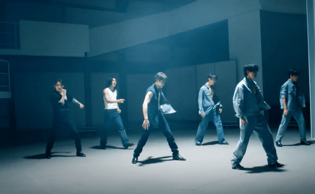 Cena do MV de "dOpamine" do álbum Things I Can't Say I Love com os membros do OnlyOneOf dançando