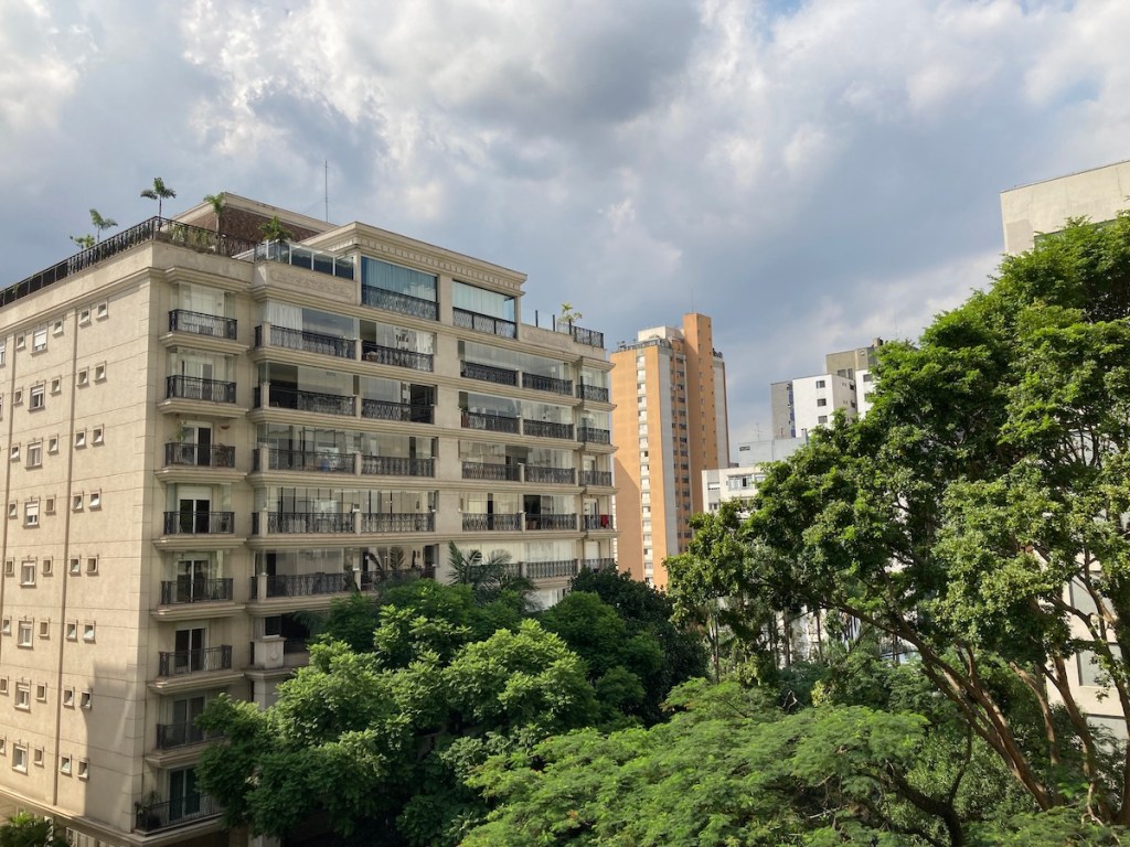 Vista de uma das sacadas do quarto no hotel Transamerica Executive Perdizes em São Paulo