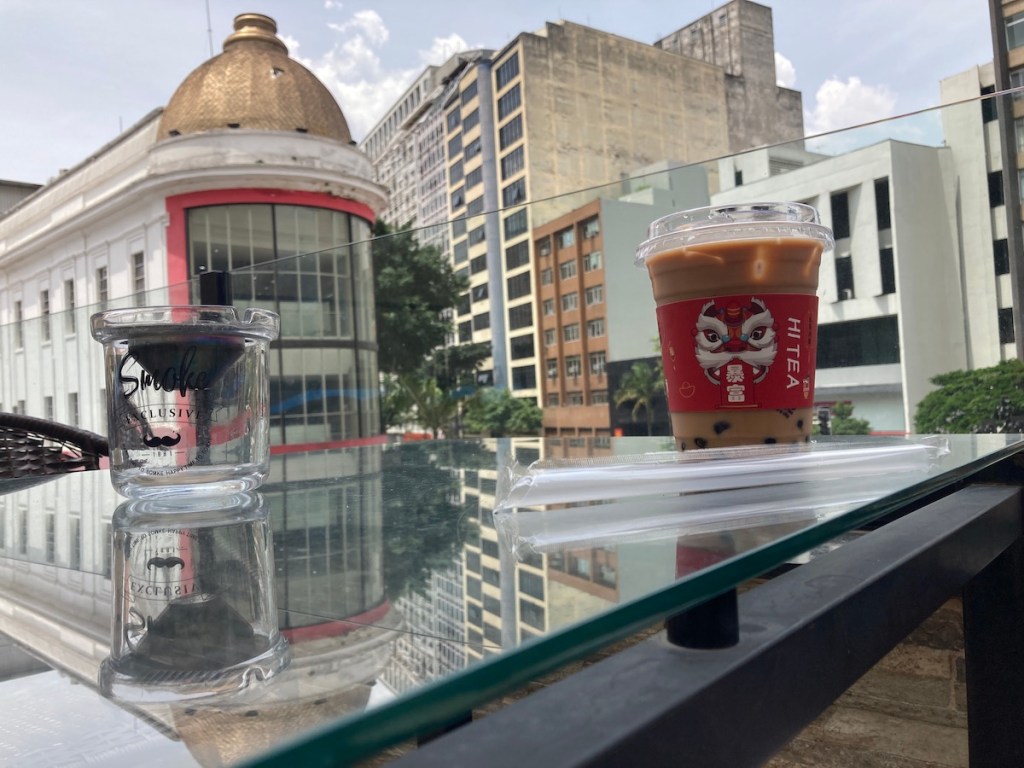 Vista do do bairro Liberdade em São Paulo do terraço do Hi Tea
