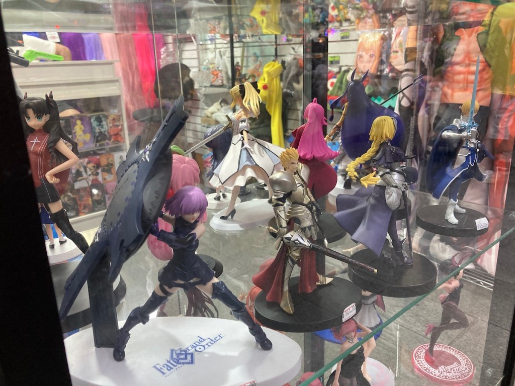 Figure Actions do game FGO dentro do Sogo Plaza Shopping no bairro Liberdade em São Paulo