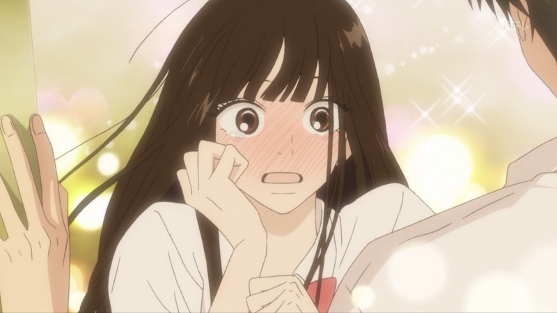 Imagem do anime Kimi ni Todoke com Sawako Kuronuma vermelha e surpresa ao ser abordada por Kazehaya 