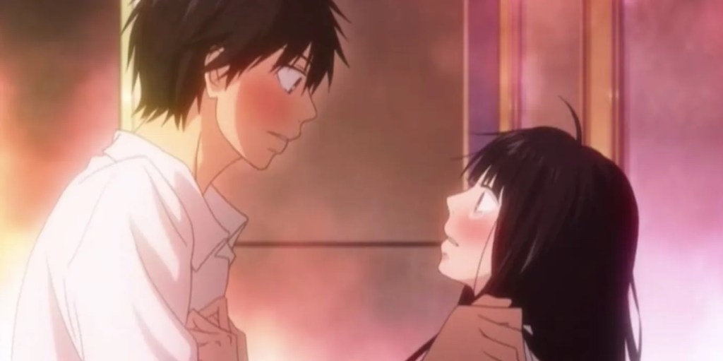 Imagem do anime Kimi ni Todoke com Sawako Kuronuma e Kazehaya Shouta na sala de aula. Os dois se olham com os rostos vermelhos