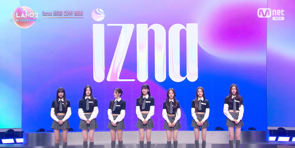 Grupo IZNA formado pelo reality I-Land 2 com Jungeun, Jeemin, Jiyoon, Koko, Sarang, Mai e Saebi