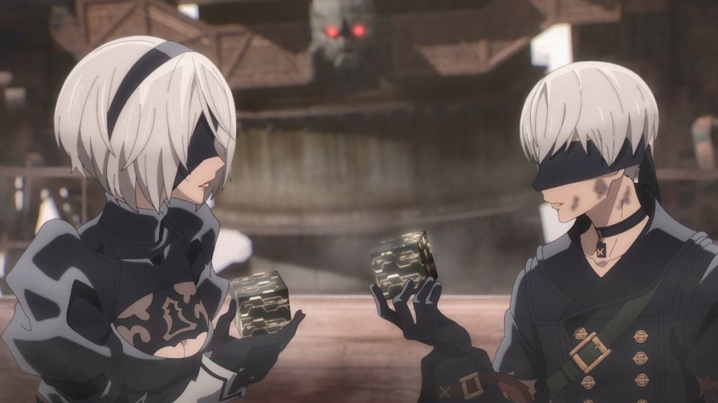 Cena do anime NieR: Automata Ver1.1A com 2B e 9S frente a frente, segurando um cubo metálico