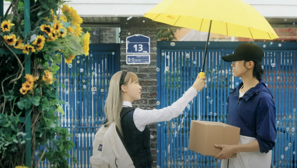 Cena do MV de "Is This Love?" do álbum Starlit of Twinkle da Moon Byul com cena inspirada no K-Drama Lovely Runner