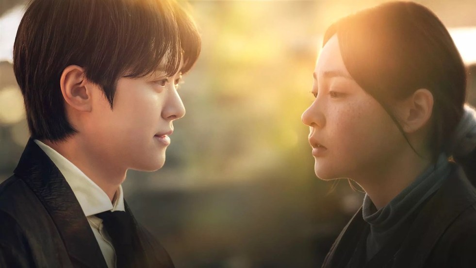 Imagem do K-Drama Way Back Love com Gong Myung de frente para Kim Min-Ha