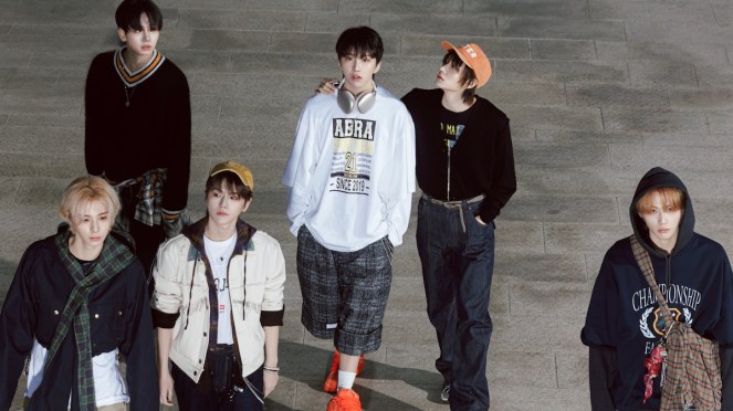 Membros do BOYNEXTDOOR para divulgação do álbum DUH!