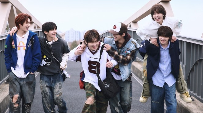 Membros do TWS para divulgação do álbum TRY WITH US