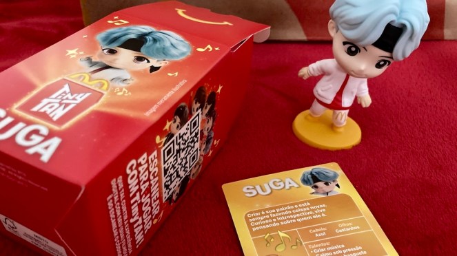 Coleção TinyTan BTS Mc Donald's: caixa, card e boneco do Suga da edição Especial