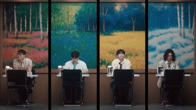 Cena do MV de "Inside Out" do DAY6 com Dowoon, Sungjin, Wonpil e Young K sentados, lado a lado, cada um com um fundo colorido diferente