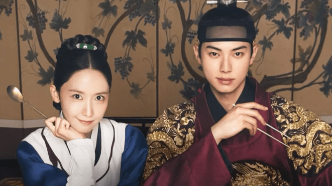 K-Drama Bon Appétite, Your Majesty com Lim YoonA (Yeon Ji-Young) e Lee Chae-Min (Yi Heon) lado a lado