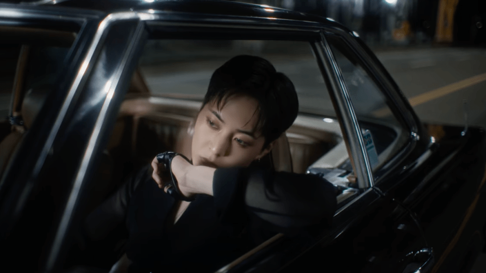 Cena do MV de "Overdrop" do álbum homônimo de Xiumin [EXO]