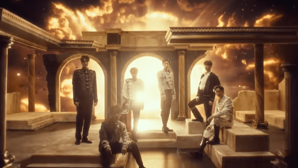 Review do álbum REVERXE com 6 dos 9 membros da formação original do EXO — imagem do MV de "Crown" com silhueta de Suho, Chanyeol, D.O. (Doh Kyung Soo), Kai, Sehun e Lay