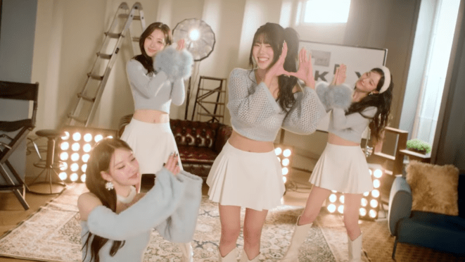 Review do single "Not Like a Movie" do H1-KEY cena do MV com Hwiseo, Riina, Seoi e Yel no centro da tela em pose da coreografia