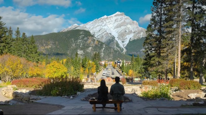 Review do K-Drama Can This Love Be Translated?: vista do Cascade of Time Garden na cidade de Banff, no Canadá