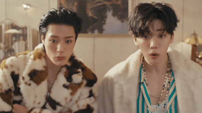 Review do álbum de debut da unit NCT JNJM: cena do MV da title BOTH SIDES com Jaemin e Jeno surpresos